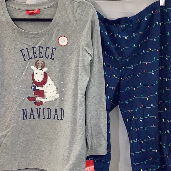 NWT- Women's Fleece Navidad Family Pajama Set - Picture 1 of 4